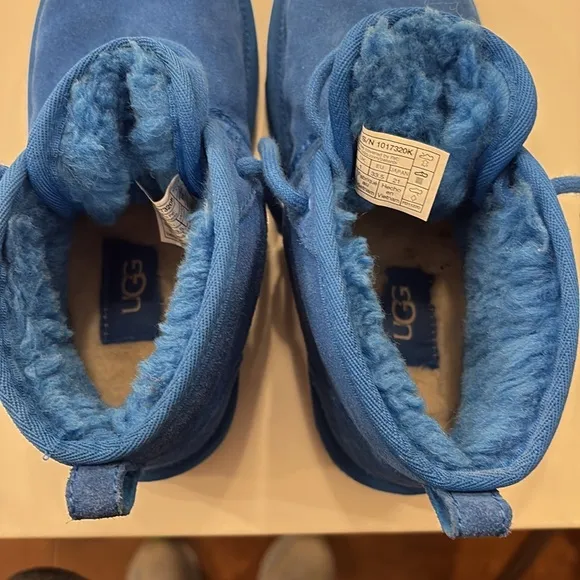 UGG Kids Lace up Boots, NWOT. Gorgeous Color.