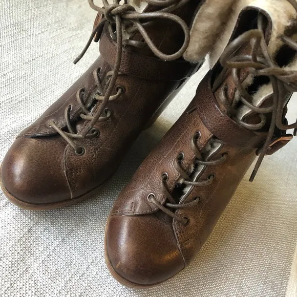 UGG Leather Caprera Wedge Bootie Sheepskin 5 Flint