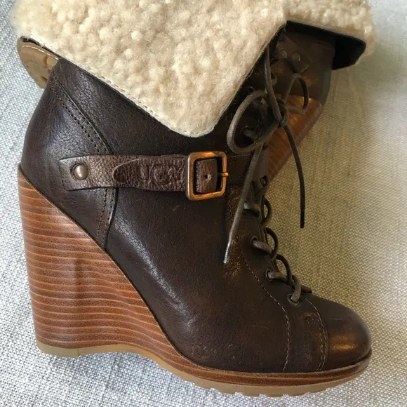 UGG Leather Caprera Wedge Bootie Sheepskin 5 Flint