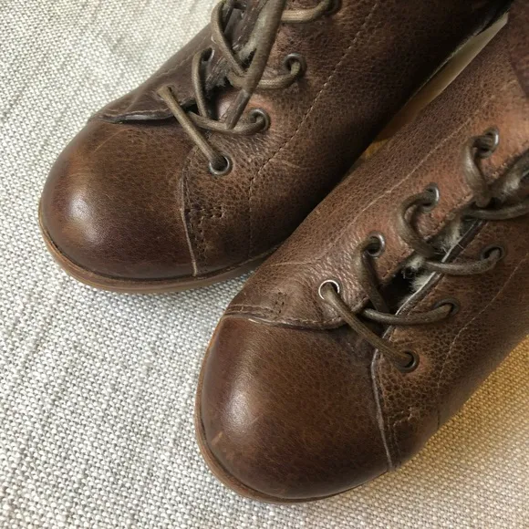 UGG Leather Caprera Wedge Bootie Sheepskin 5 Flint