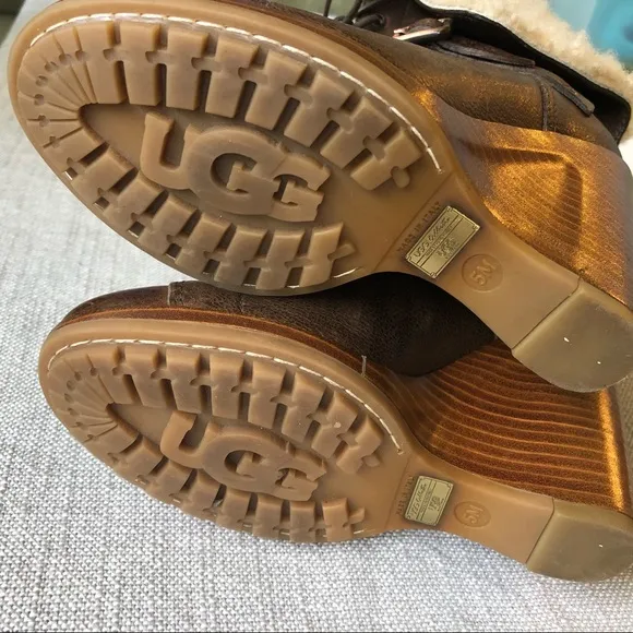 UGG Leather Caprera Wedge Bootie Sheepskin 5 Flint