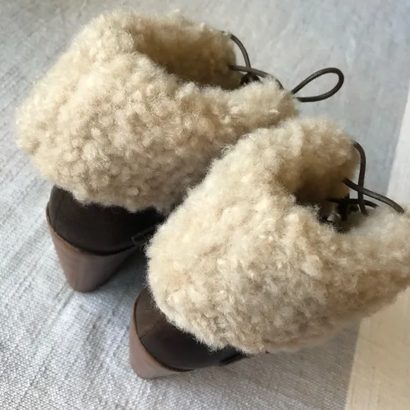 UGG Leather Caprera Wedge Bootie Sheepskin 5 Flint