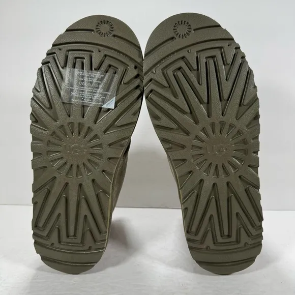 UGG Neumal Burnt Olive Green Suede Lace Up Chukka Boots Women Size 8