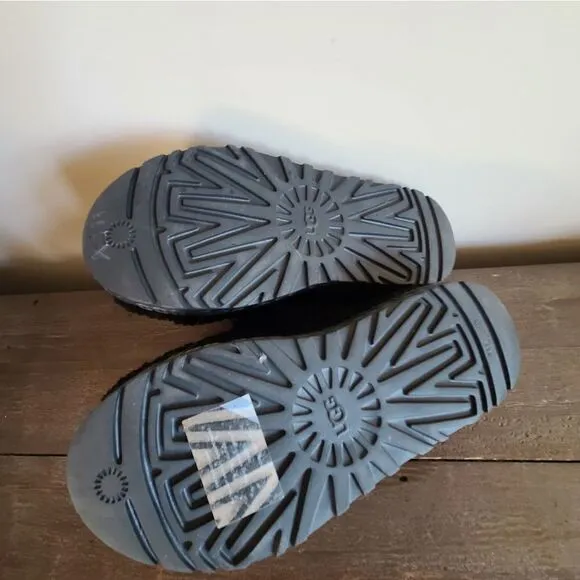 UGG OH FLUFFITA BLACK SHEEPSKIN SLIPPER SLIDE SANDALS 1120876 Size 8