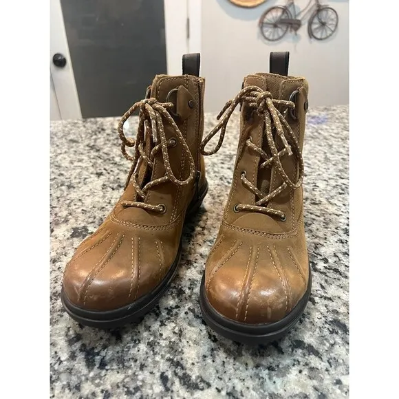 UGG Suede Lace-Up Boots SZ 6 New/WNB