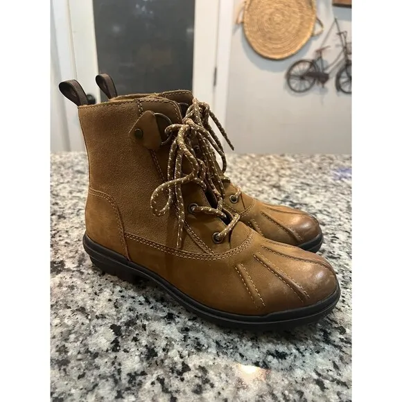 UGG Suede Lace-Up Boots SZ 6 New/WNB