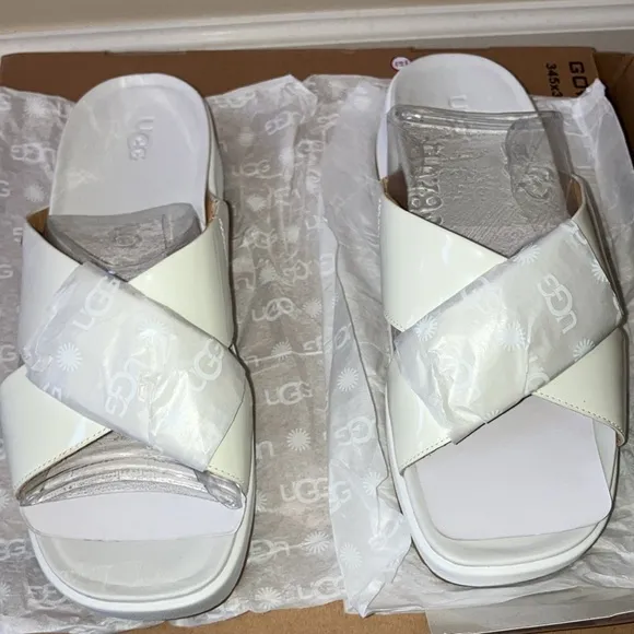 UGG W Emily White Slide Shoes Size 9 NEW and New In Box