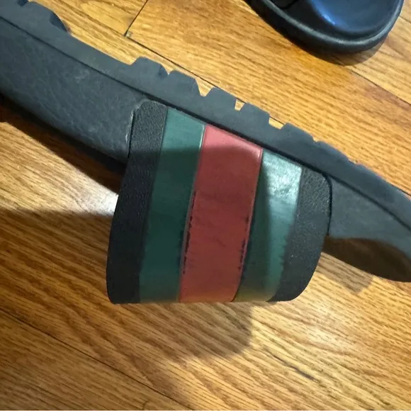 Used Gucci slides size 8
