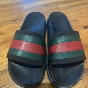 Used Gucci slides size 8