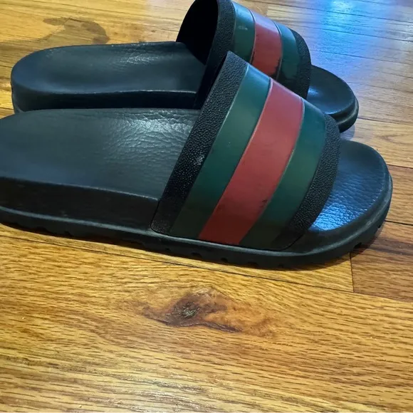 Used Gucci slides size 8
