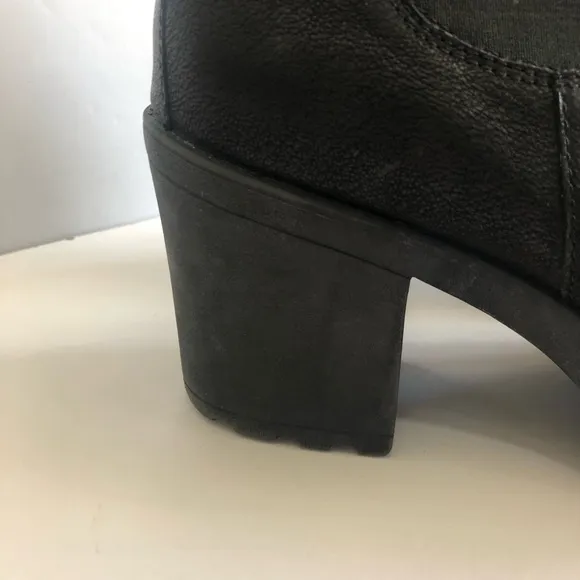 Vagabond Grace black Nubuck Chelsea ankle boots.