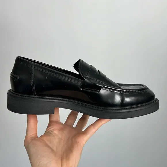 Vagabond Shoemakers Alex W Loafers black patent leather penny preppy traditional