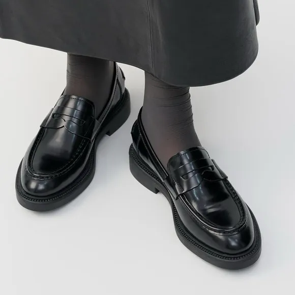 Vagabond Shoemakers Alex W Loafers black patent leather penny preppy traditional