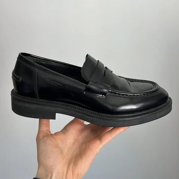 Vagabond Shoemakers Alex W Loafers black patent leather penny preppy traditional