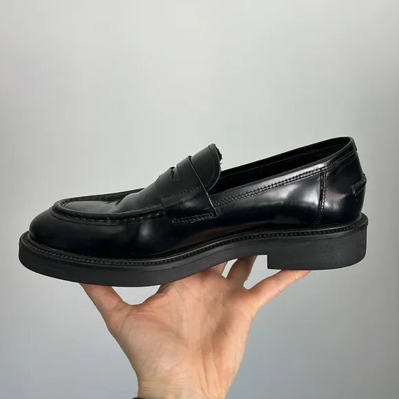 Vagabond Shoemakers Alex W Loafers black patent leather penny preppy traditional