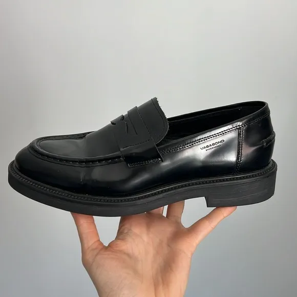 Vagabond Shoemakers Alex W Loafers black patent leather penny preppy traditional