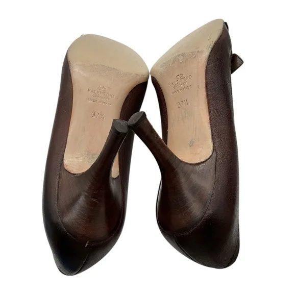 Valentino Garavani Brown Mary Jane Leather Pumps 37.5 US/7.5 kitty heel
