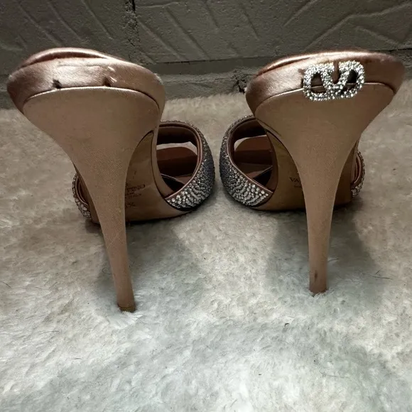 Valentino Garavani Nite-Out Crystal Embellished Slide Sandal in Rose Size 36.5