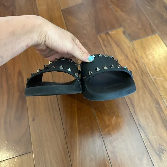 Valentino Garavani rockstud Black Slide Sandals with Studs