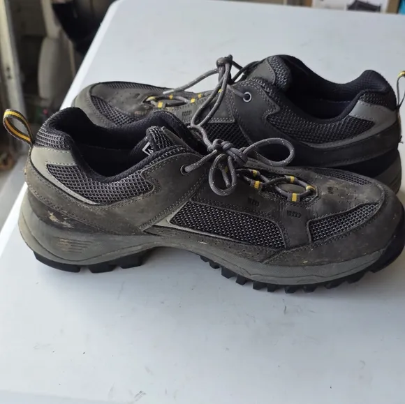 Vasque Breeze Low Hiking Sneakers Men's Size 13M Vibram Sole 7492 Gray