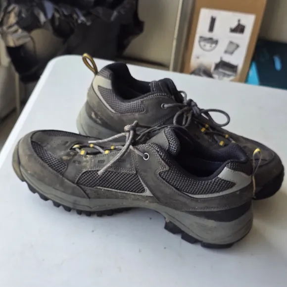 Vasque Breeze Low Hiking Sneakers Men's Size 13M Vibram Sole 7492 Gray