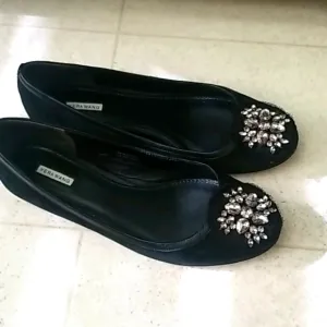 VERA WANG (luxury line) jewelled ballet flats