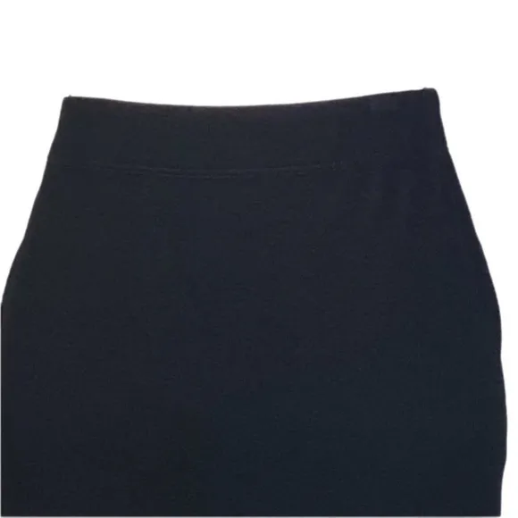 VINCE black pull-on, elastic waist pencil, midi skirt in size Small. EUC