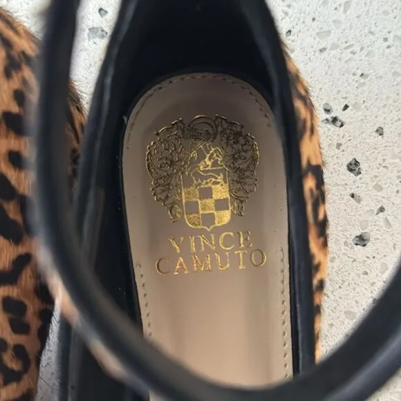 Vince Camuto Attera Size 7.5M Flats Leopard Calf Hair Animal Print Ankle Strap