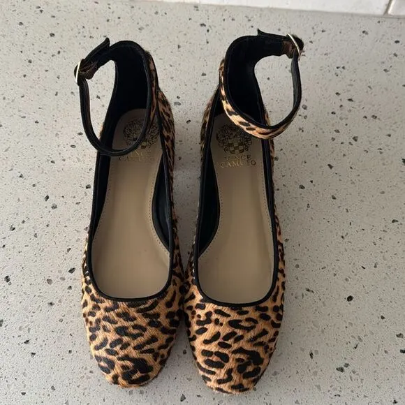 Vince Camuto Attera Size 7.5M Flats Leopard Calf Hair Animal Print Ankle Strap