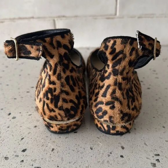 Vince Camuto Attera Size 7.5M Flats Leopard Calf Hair Animal Print Ankle Strap
