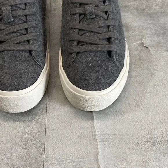 Vince. Women's Charcoal Gray Heaton Wool Fleece Lace Up Platform Sneakers SZ 5