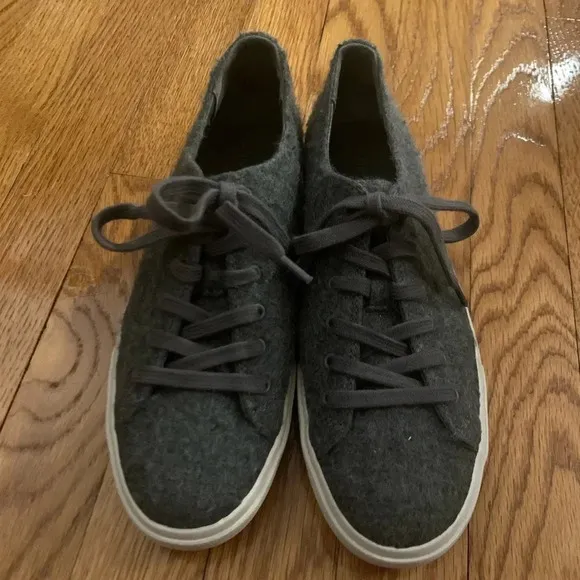 Vince Women’s Heaton Wool Fleece Platform Sneakers in Charcoal Gray Size 7 EU 37