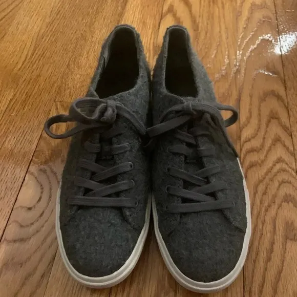 Vince Women’s Heaton Wool Fleece Platform Sneakers in Charcoal Gray Size 7 EU 37