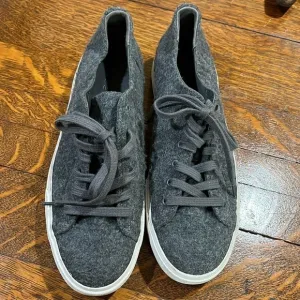 Vince Women's Heaton Wool Fleece Platform Sneakers in Charcoal Gray Sz 38 EU 38