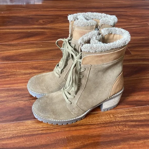 Vintage Foundry Boots Size 7  NWOB