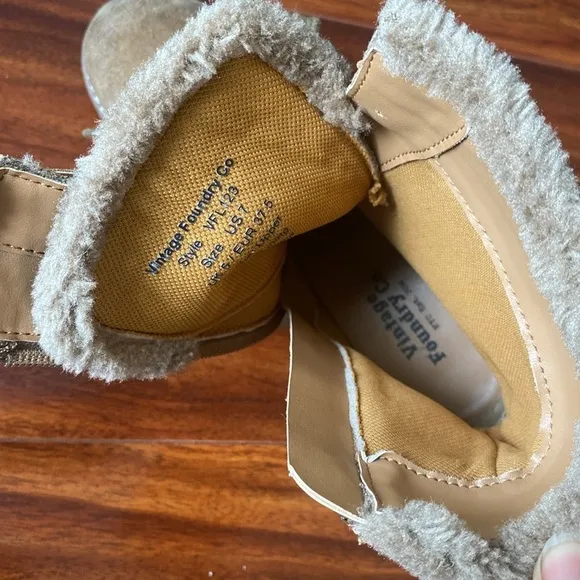 Vintage Foundry Boots Size 7  NWOB