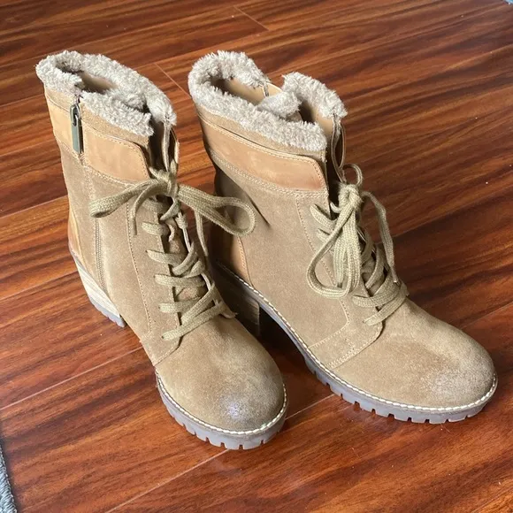 Vintage Foundry Boots Size 7  NWOB