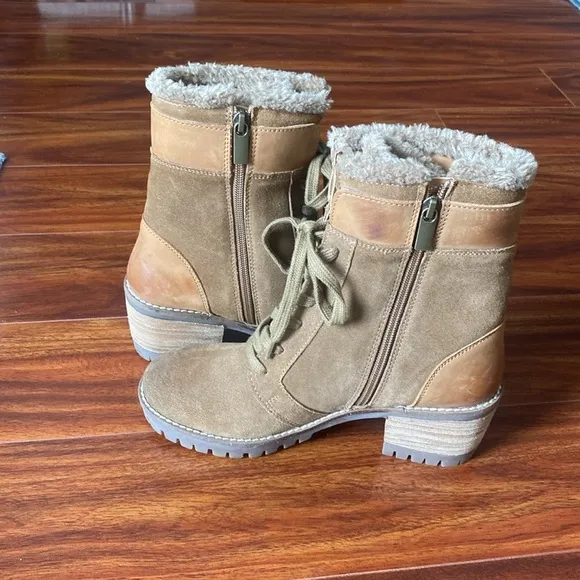 Vintage Foundry Boots Size 7  NWOB