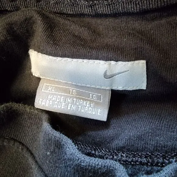 Vintage Y2K Nike Essential Crewneck Sweatshirt | Black | XLarge