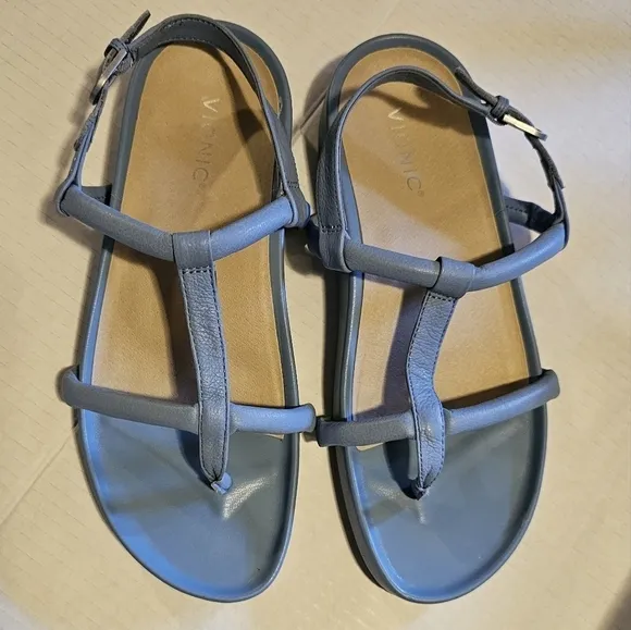 Vionic Adley T-Strap Supportive Sandals NWOT