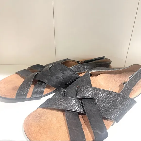 Vionic Black Eira Pebbled Leather Sandals Women’s 9