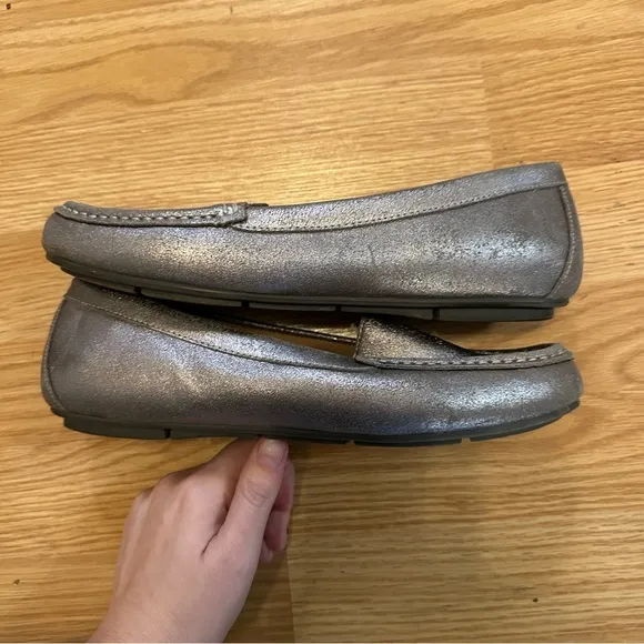 Vionic Debbie metallic size 9 wide women’s loafers