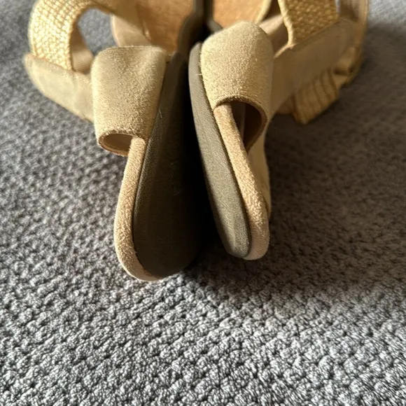 Vionic Kaytie Beige Wedge Suede Strappy Sandals Size 8 Comfort Cork Heel