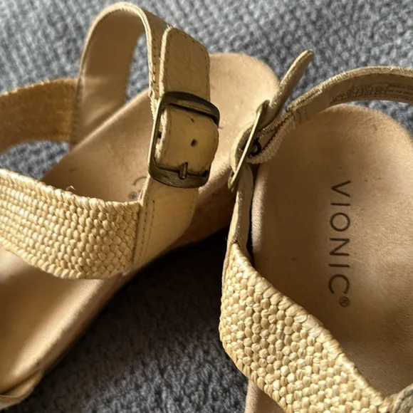 Vionic Kaytie Beige Wedge Suede Strappy Sandals Size 8 Comfort Cork Heel