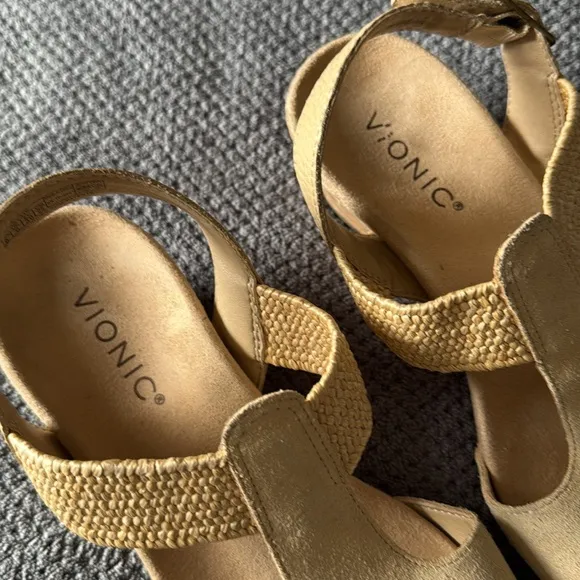 Vionic Kaytie Beige Wedge Suede Strappy Sandals Size 8 Comfort Cork Heel