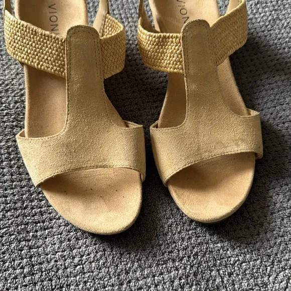 Vionic Kaytie Beige Wedge Suede Strappy Sandals Size 8 Comfort Cork Heel