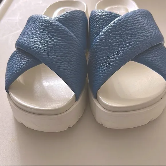 Vionic Vesta Blue and White Leather Platform Cushioned Slipper Sandals size 7