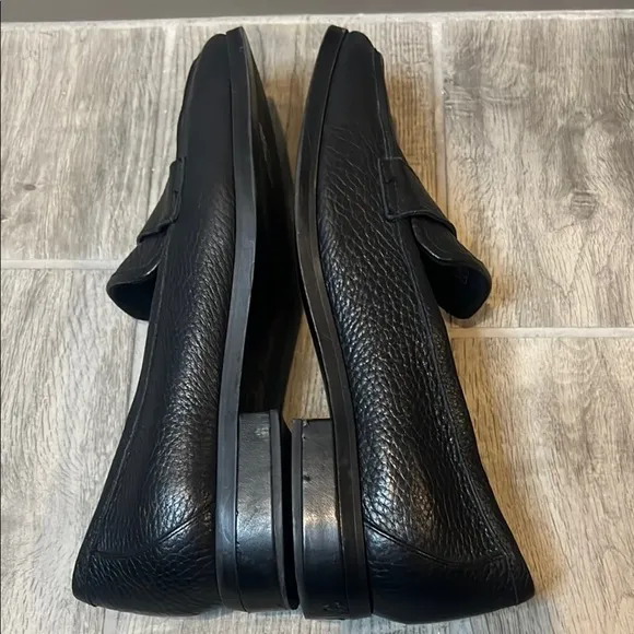 Vionic women’s Black Sella pebble leather loafers size 10