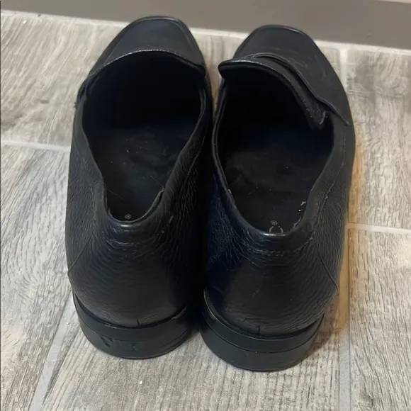 Vionic women’s Black Sella pebble leather loafers size 10