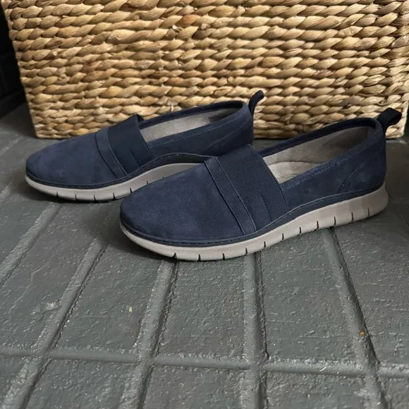 Vionic Womens Fresh Kristi Suede Slip-On Flats Navy Blue Suede Size 8 New In Box